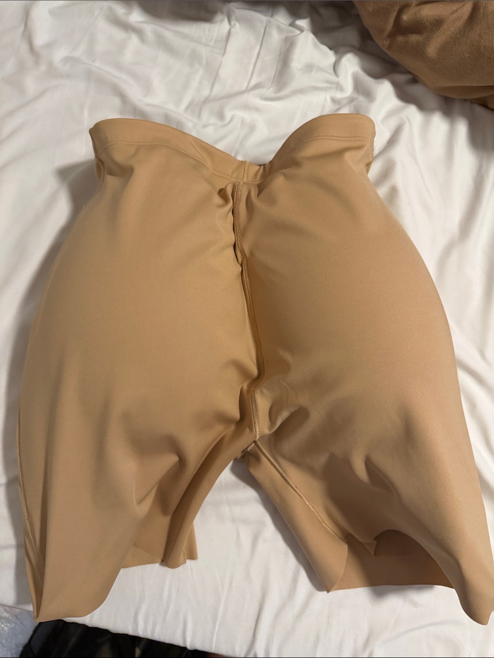 SKIMS Body Butt and Hip Enhancing Mid Thigh Short - Picture 3 of 4